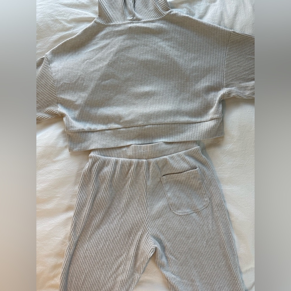 Alo Yoga Muse Matching Set (Hoodie and Pant in Ivory) Small - Picture 9 of 15